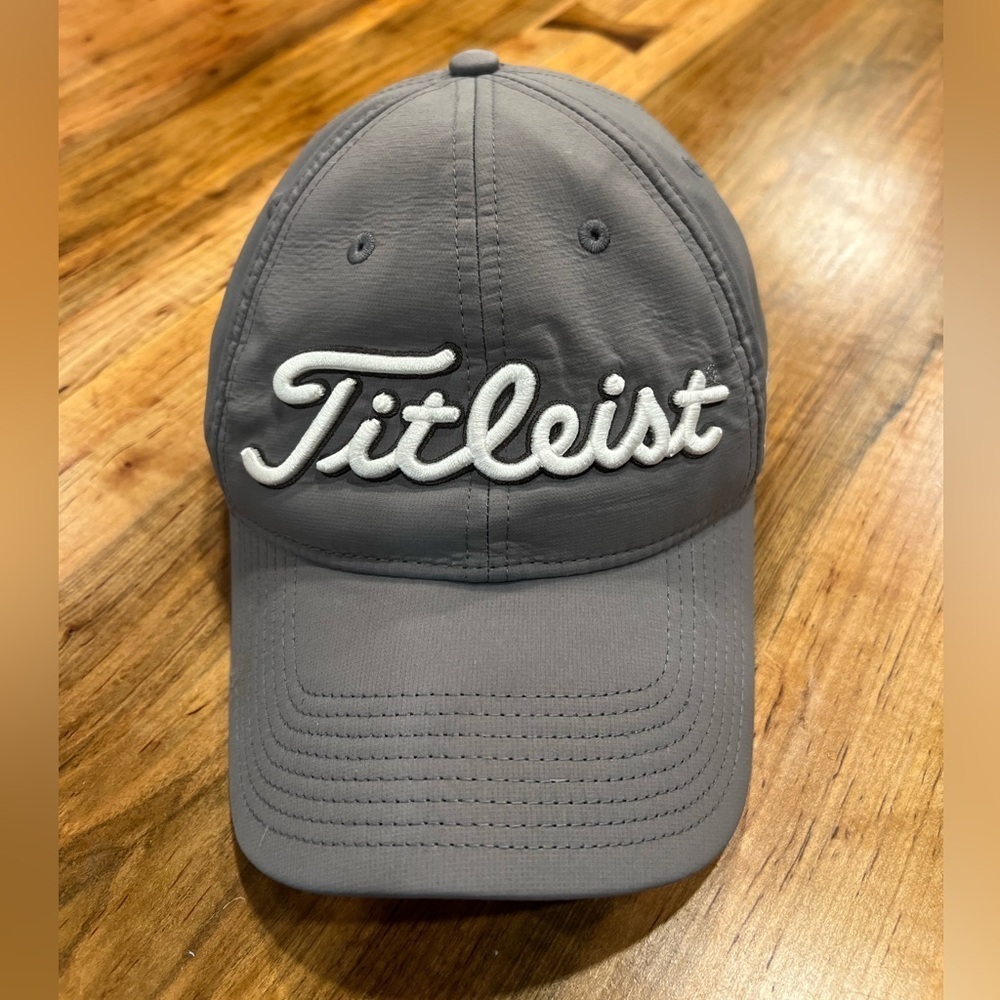Titleist Pro V1 ball cap in GUC